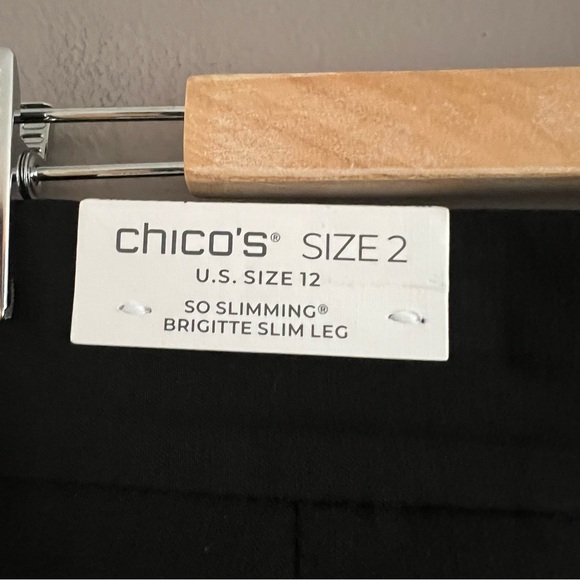 Chico's Brigitte Pull-On Rivet Slim Leg Capris Women's Sz 2 US 12 Black Casual - Picture 12 of 14